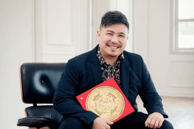 Professional Feng Shui master holding a Luo Pan compass during a residential fengshui consultation.